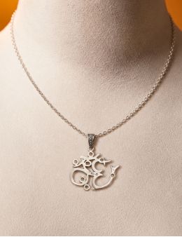 Pendentif Om argent 925 et pierres serties - Péridot