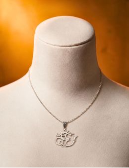 Pendentif Om argent 925 et pierres serties - Péridot
