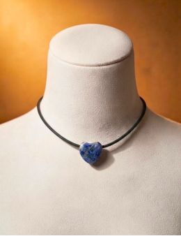 Collier corde et pierres forme coeur- Sodalite